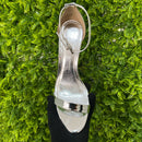 Sandália Metalizada Specchio Prata Salto Fino Médio